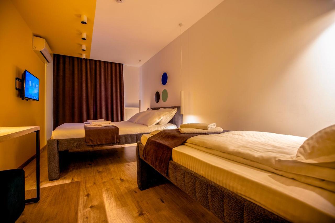 Hotel 4 Llulla Πρίστινα Εξωτερικό φωτογραφία