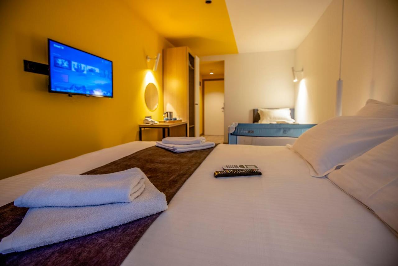 Hotel 4 Llulla Πρίστινα Εξωτερικό φωτογραφία