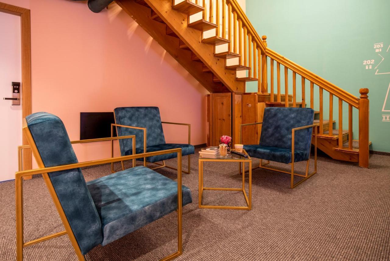 Hotel 4 Llulla Πρίστινα Εξωτερικό φωτογραφία