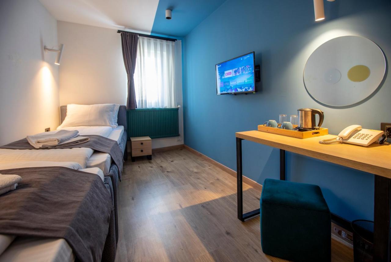 Hotel 4 Llulla Πρίστινα Εξωτερικό φωτογραφία