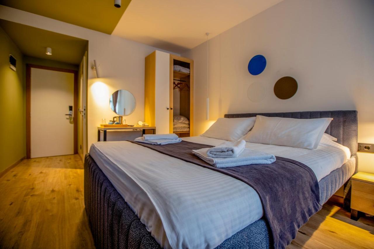 Hotel 4 Llulla Πρίστινα Εξωτερικό φωτογραφία