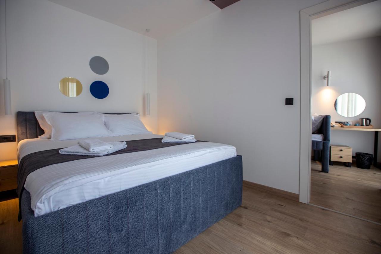 Hotel 4 Llulla Πρίστινα Εξωτερικό φωτογραφία
