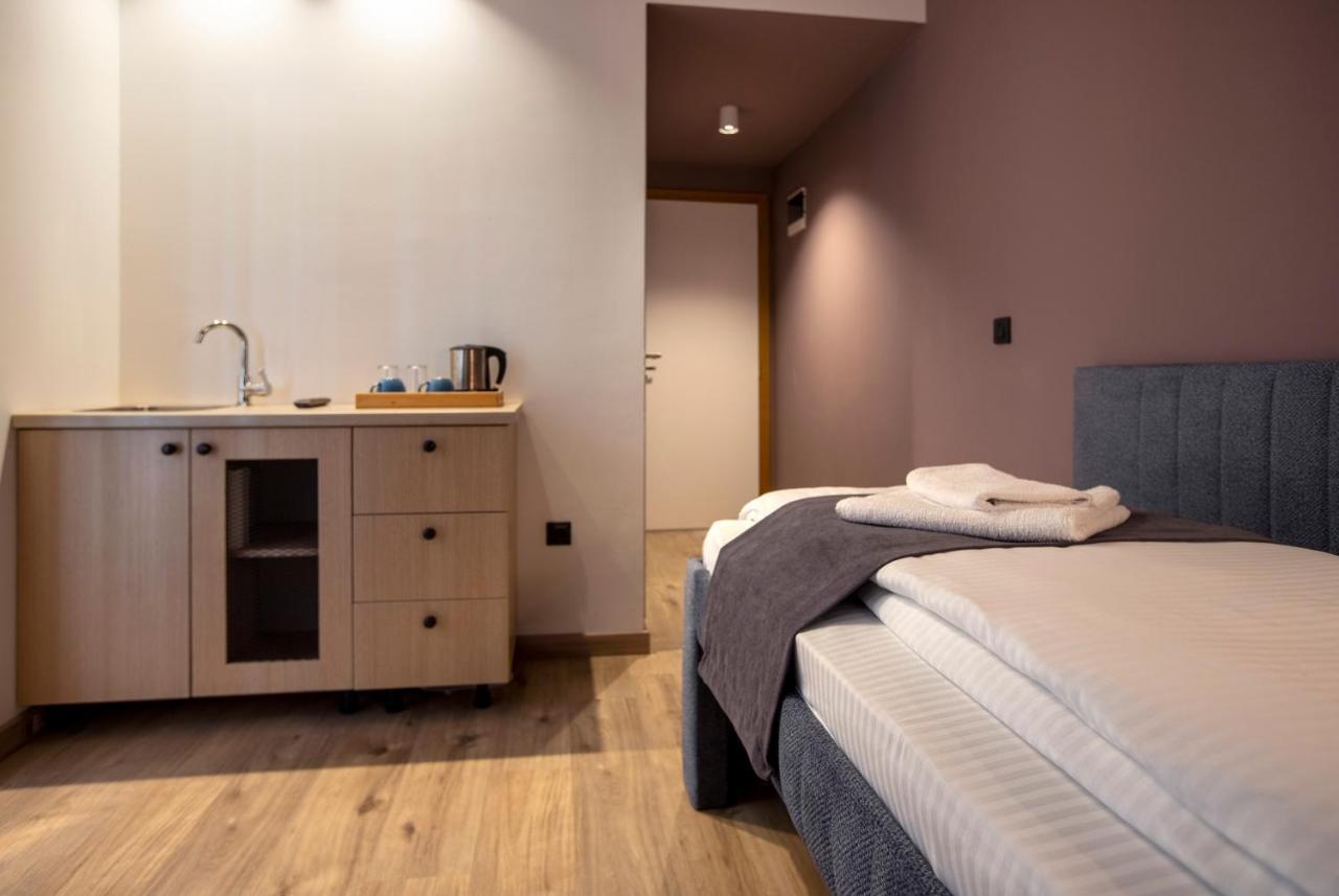 Hotel 4 Llulla Πρίστινα Εξωτερικό φωτογραφία
