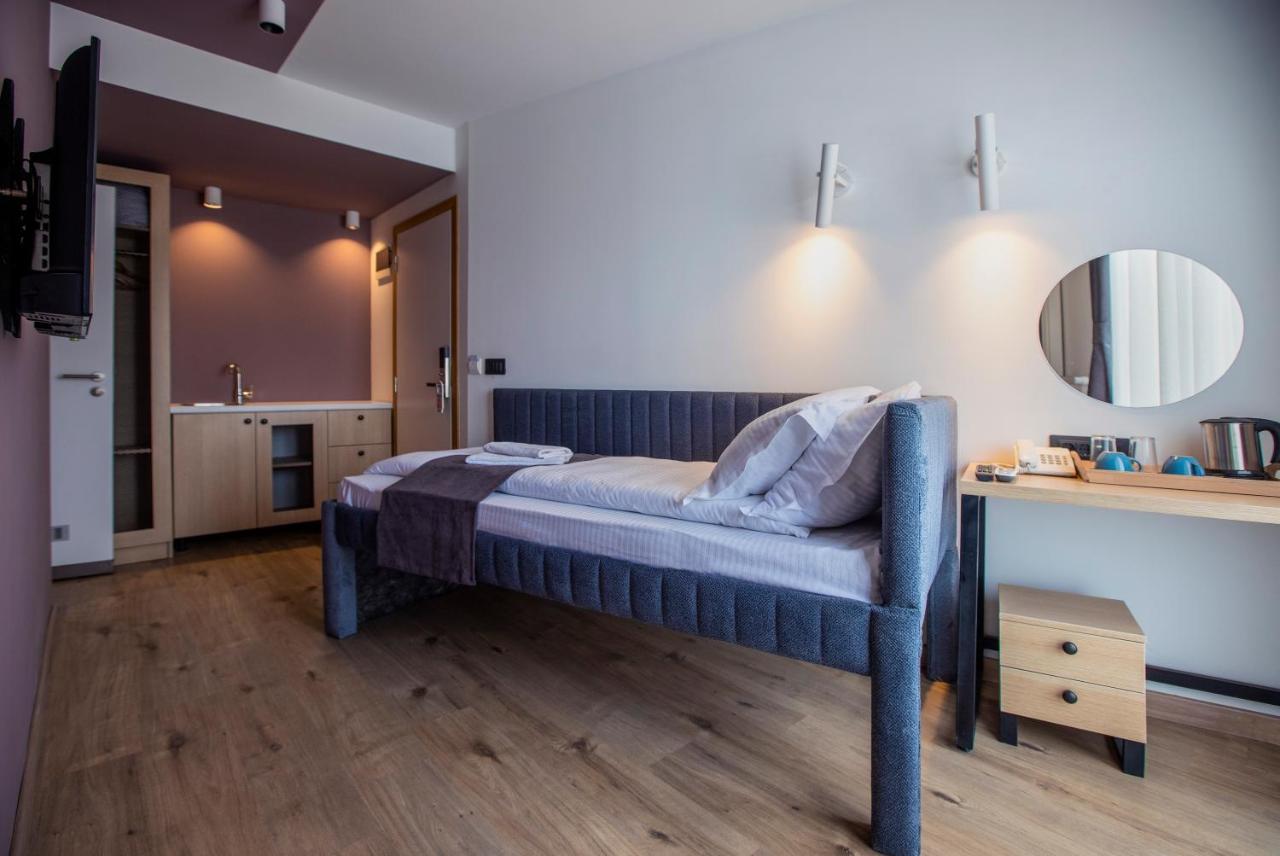Hotel 4 Llulla Πρίστινα Εξωτερικό φωτογραφία
